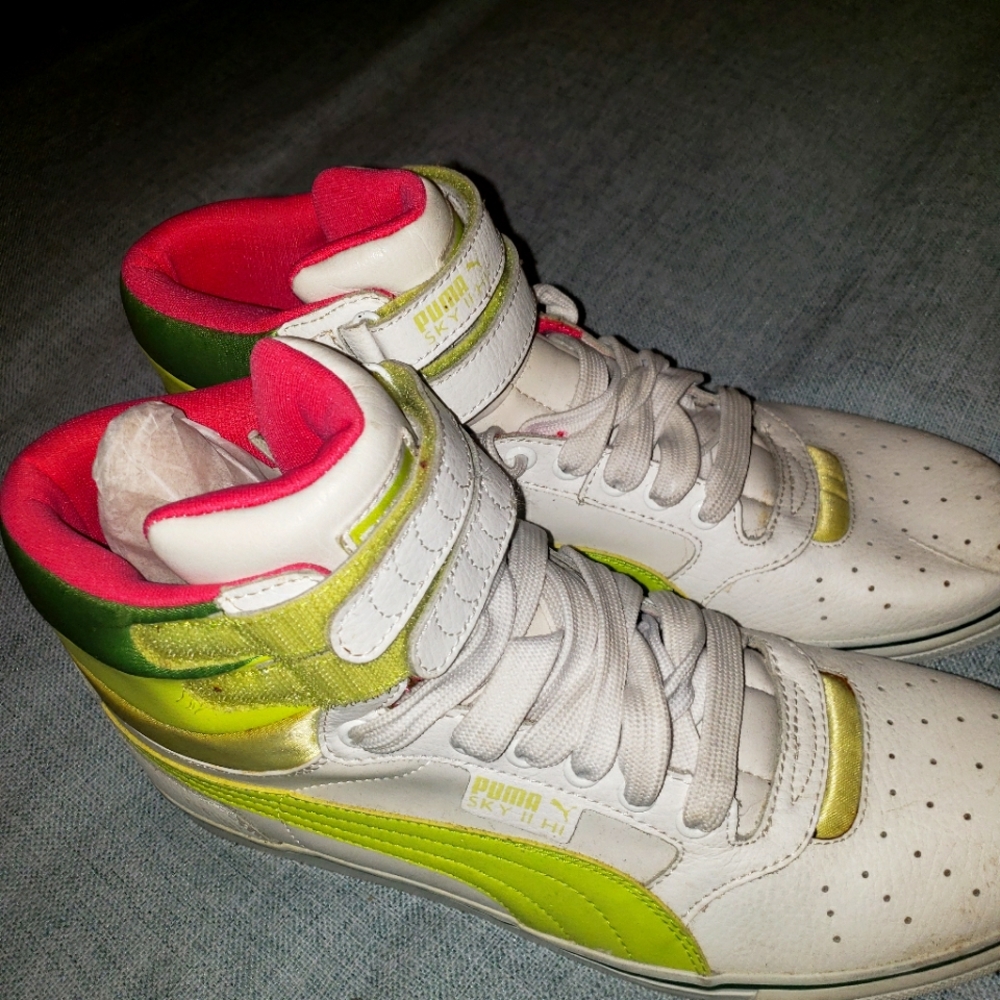 Sneakers